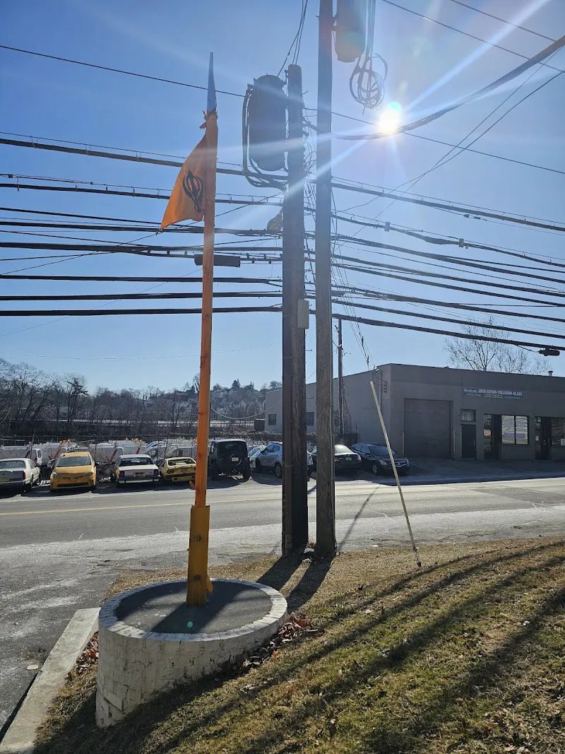 Gurdwara Dukhnivaran, Yonkers - Gurdwara in Yonkers, New York